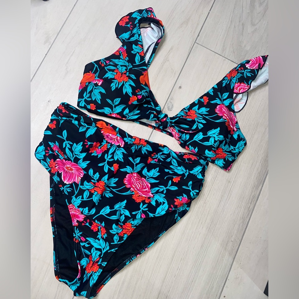 COCOSHIP Floral Bikini - Black and Red